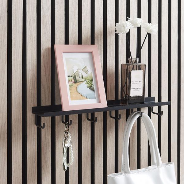 Sort hylde m/6 kroge til akustikpanel - Vandret/lodret Sort hylde m/6 kroge til akustikpanel - Vandret/lodret