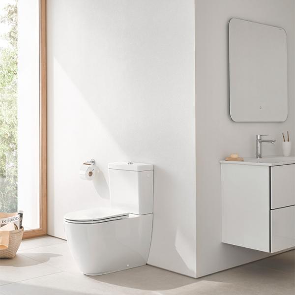 Grohe Essence Back-to-Wall toilet inkl. cisterne og toilets&aelig;de m/PureGuard