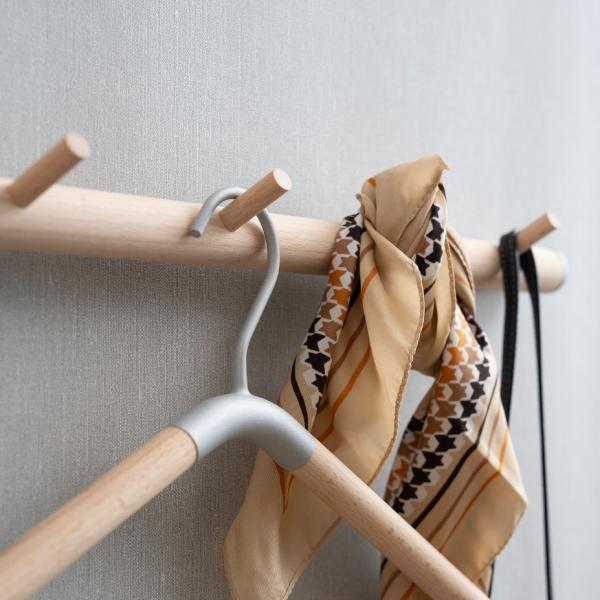 Beslagsboden vandret knager&aelig;kke m/5 knager - Tr&aelig;/mat gr&aring;