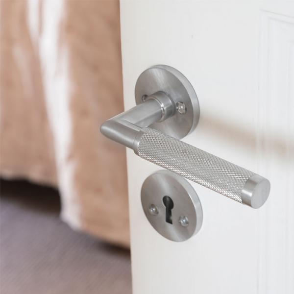 Beslagsboden Design indend&oslash;rs d&oslash;rh&aring;ndtag m/crystal cut - B&oslash;rstet krom