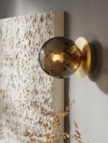 Cassøe Muro væglampe m/bruntonet glas - Børstet messing Cassøe Muro væglampe m/bruntonet glas - Børstet messing