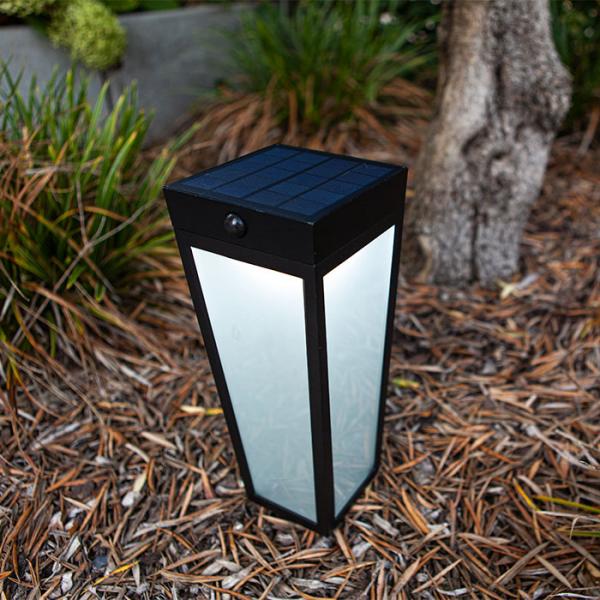 Lutec Dias Solar udendørslampe m/frostet glas, sensor og jordspyd - Sort Lutec Dias Solar udendørslampe m/frostet glas, sensor og jordspyd - Sort